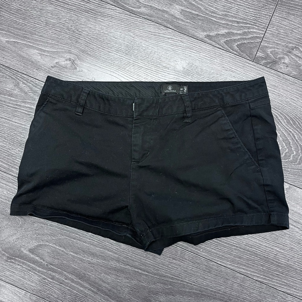 Volcom Women's mid rise Black Shorts